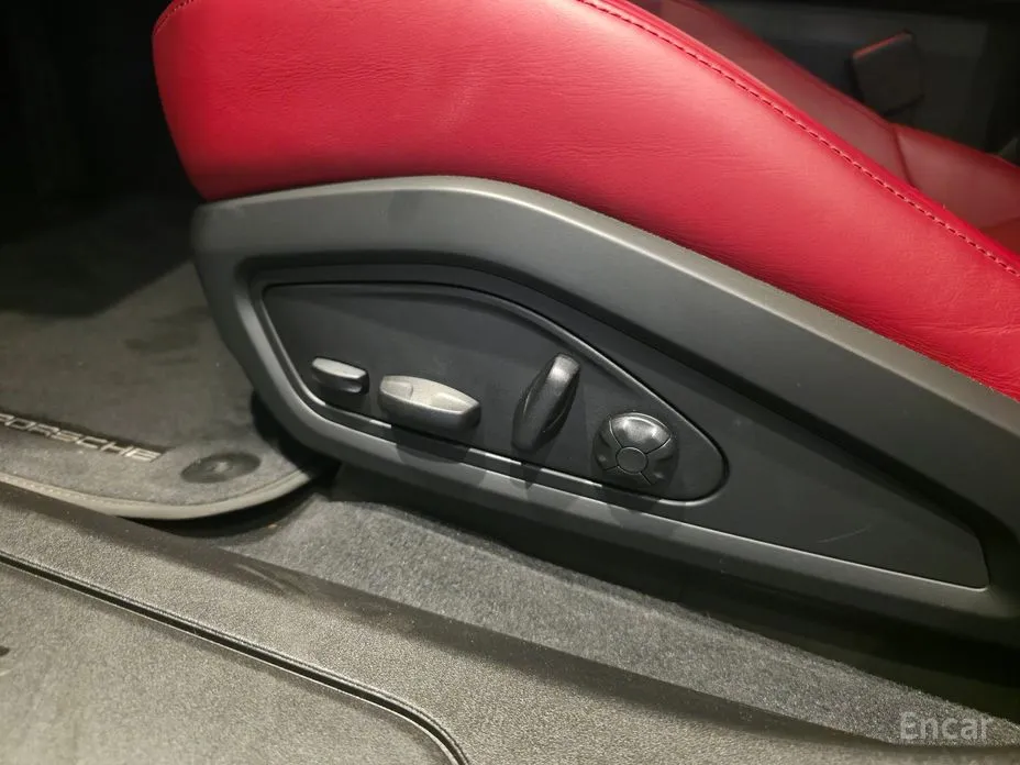 Фото 20 - Porsche Taycan