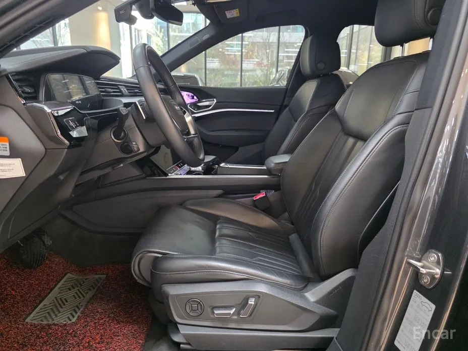 Фото 10 - Audi e-tron