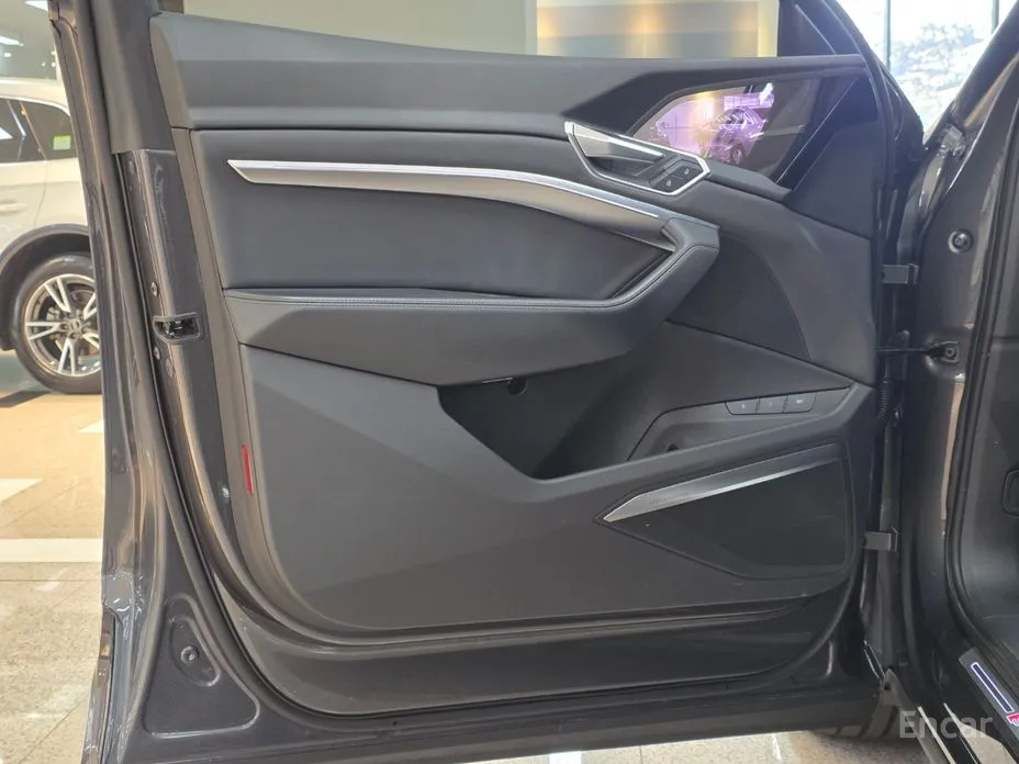 Фото 16 - Audi e-tron