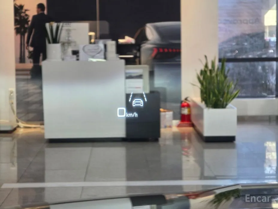 Фото 17 - Audi e-tron