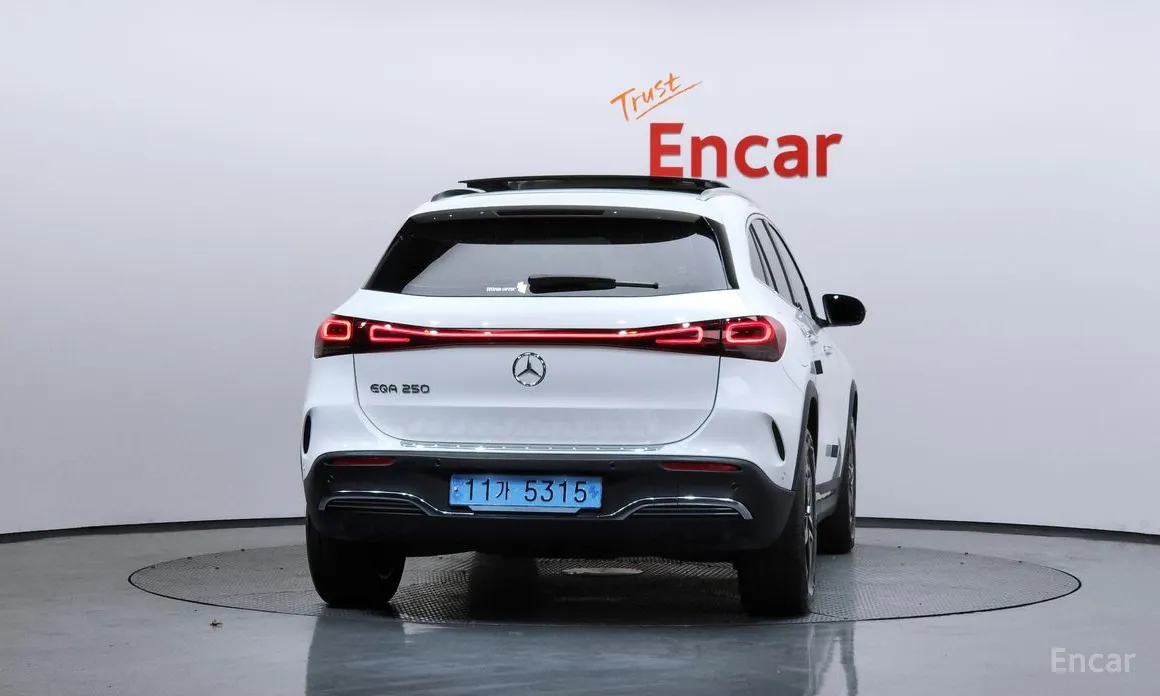 Фото 4 - Mercedes-Benz EQA