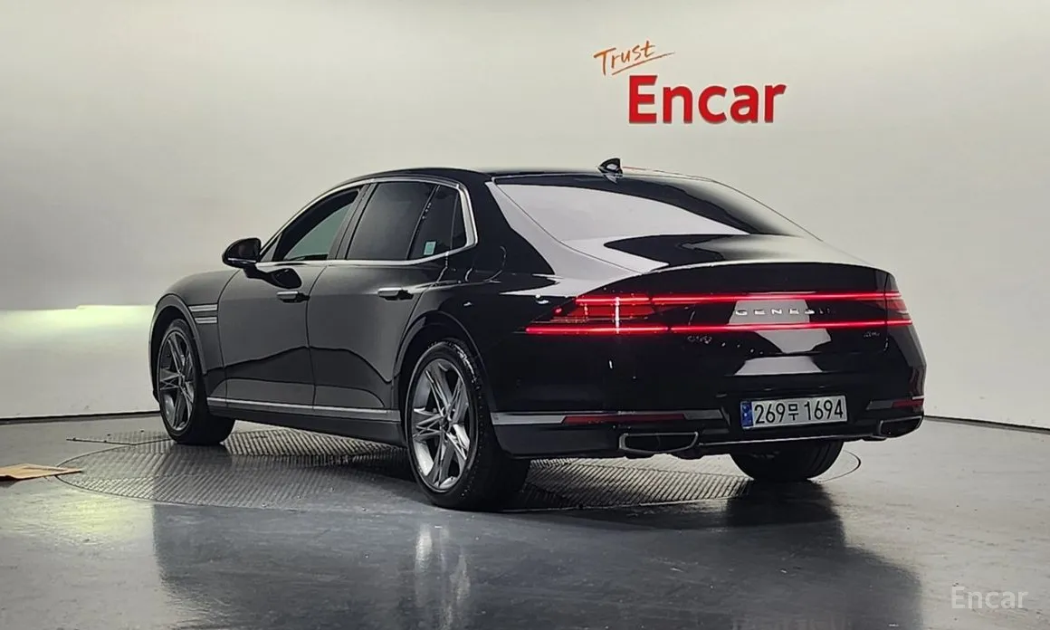 Фото 2 - Genesis G90