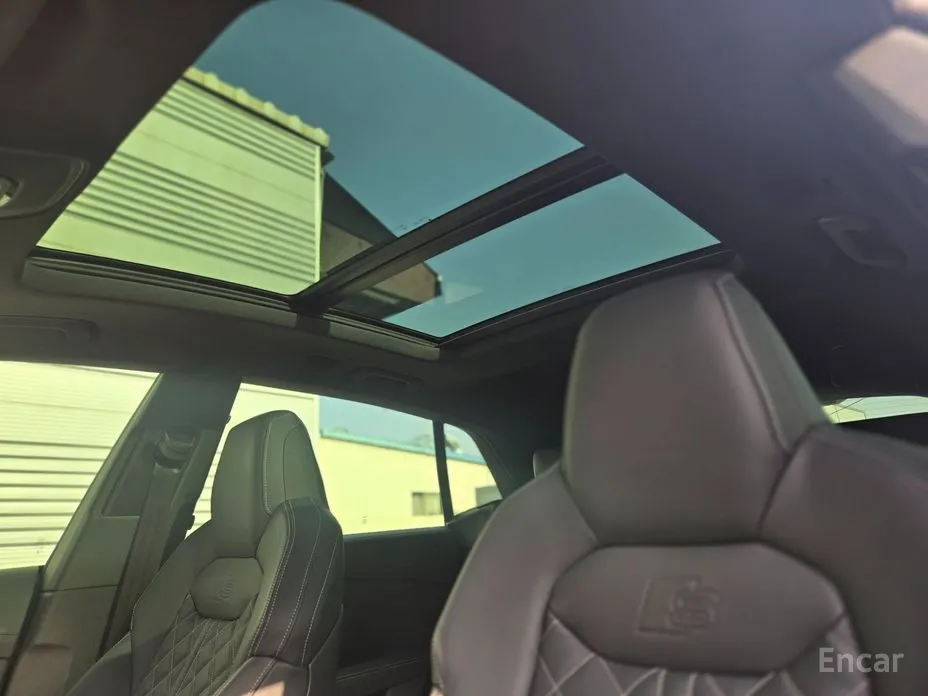 Фото 10 - Audi Q8