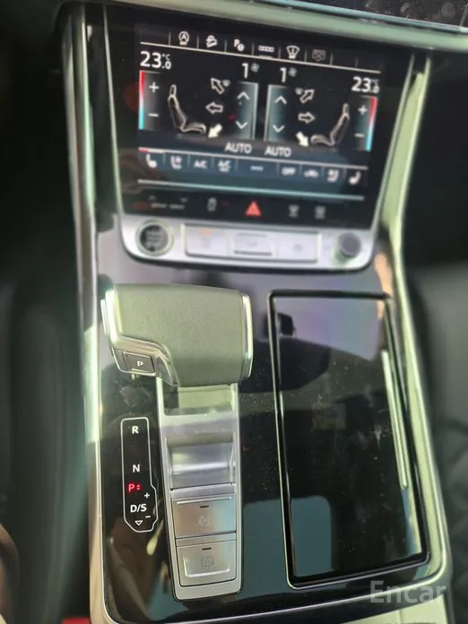 Фото 14 - Audi Q8