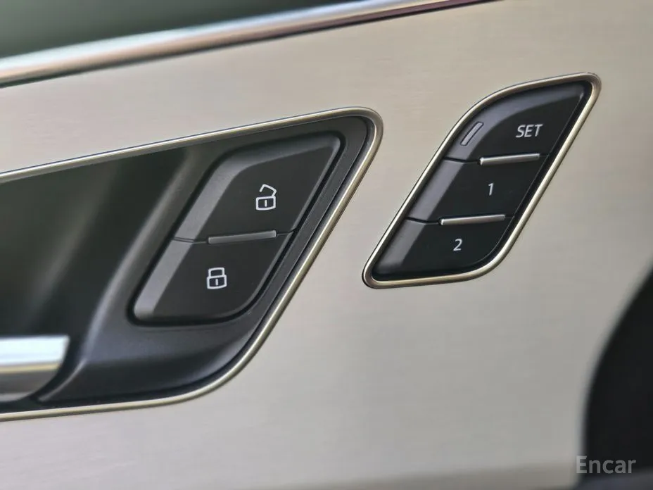 Фото 17 - Audi Q8