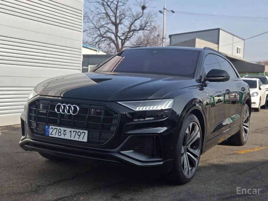 Фото 2 - Audi Q8