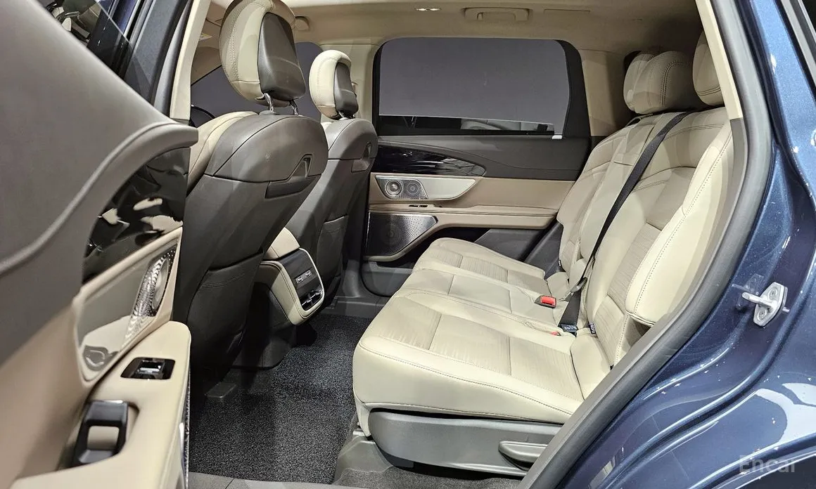 Фото 12 - Lincoln Nautilus