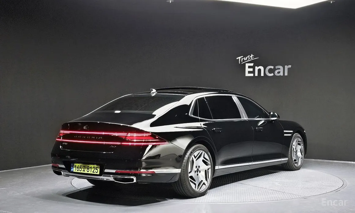 Фото 2 - Genesis G90