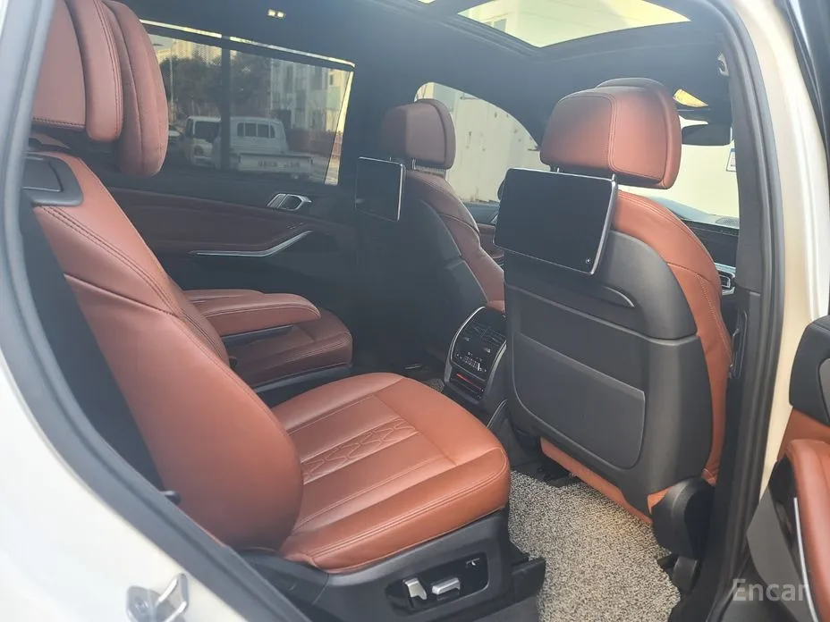 Фото 10 - BMW X7