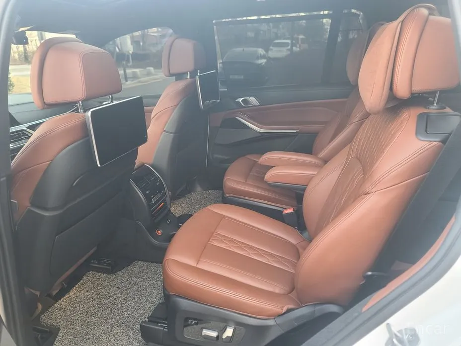 Фото 13 - BMW X7