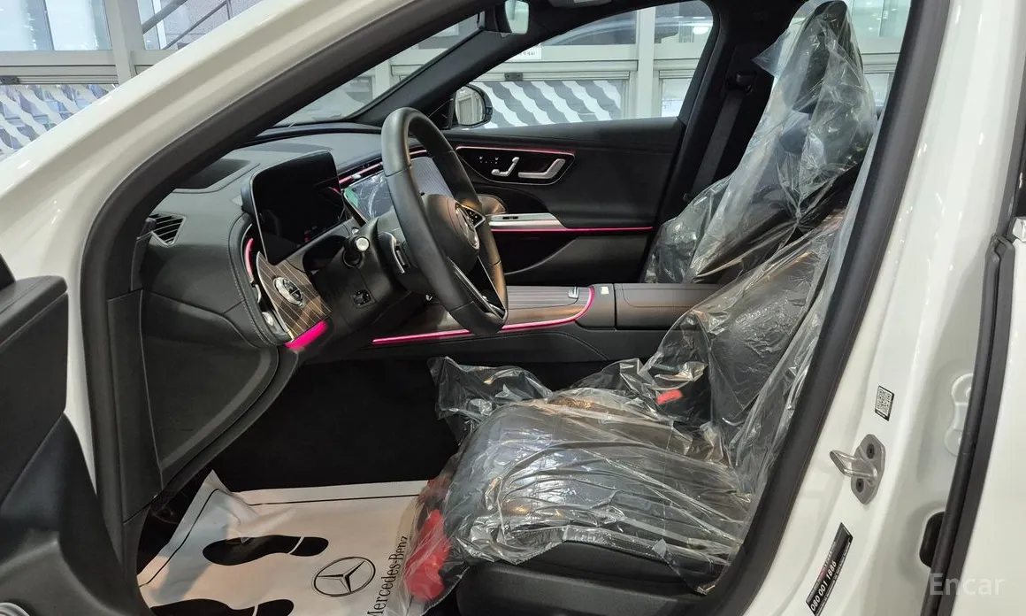 Фото 10 - Mercedes-Benz E-Class