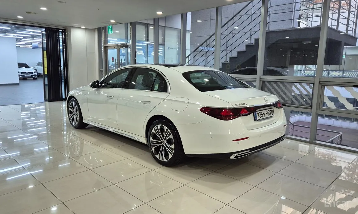 Фото 2 - Mercedes-Benz E-Class