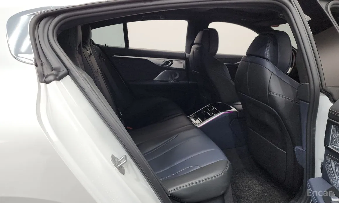 Фото 12 - BMW 8 Series