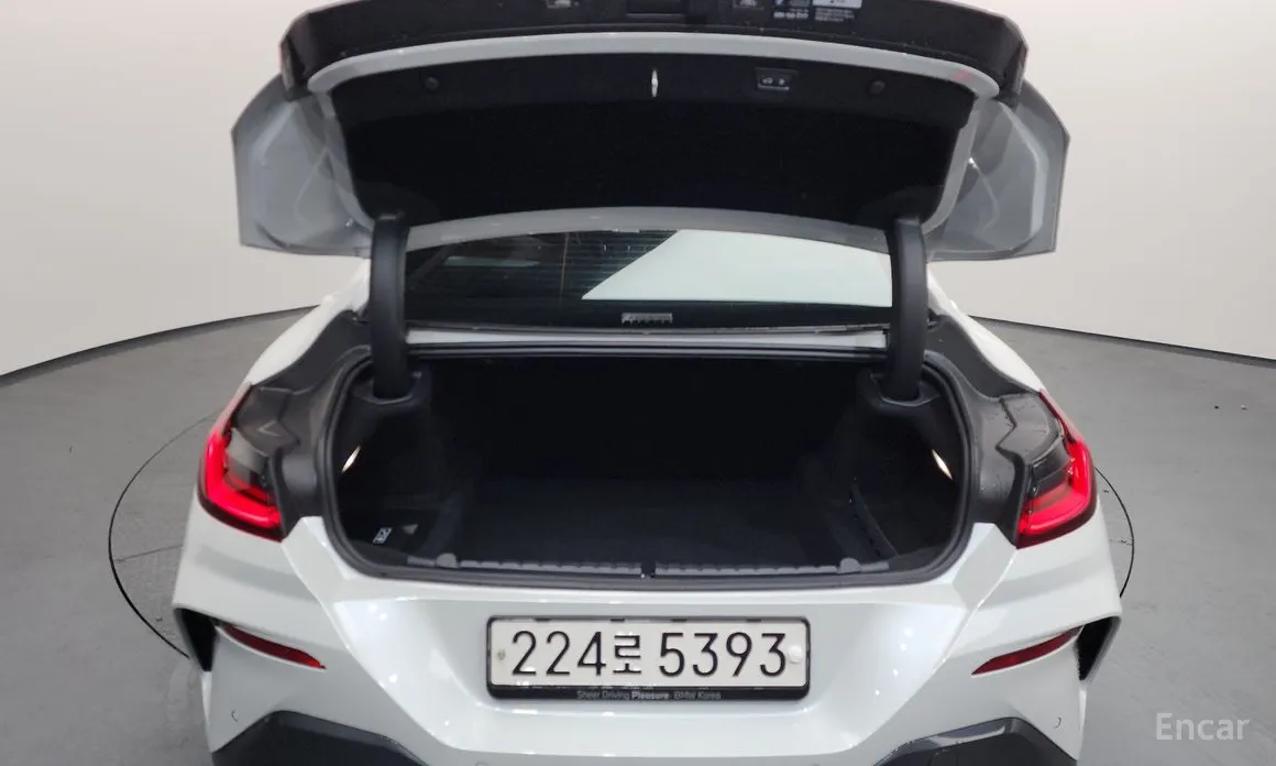 Фото 20 - BMW 8 Series