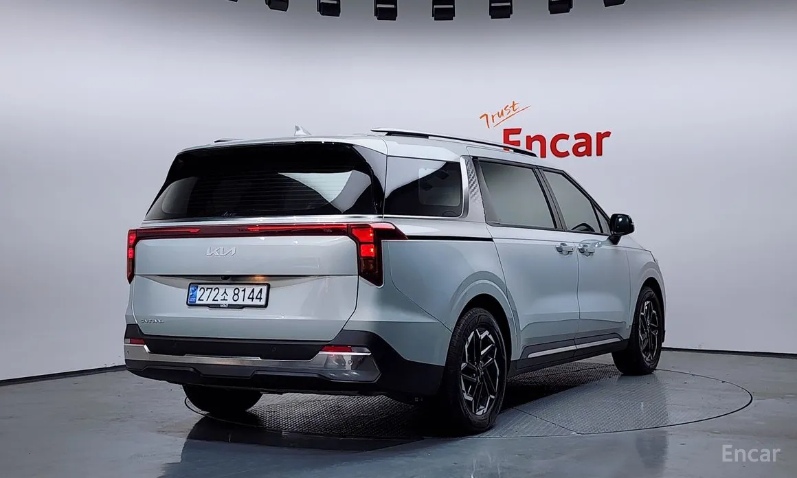 Фото 2 - Kia Carnival