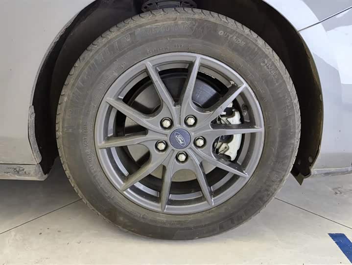 Фото 6 - Ford Focus