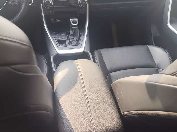 Фото 8 - Toyota Wildlander