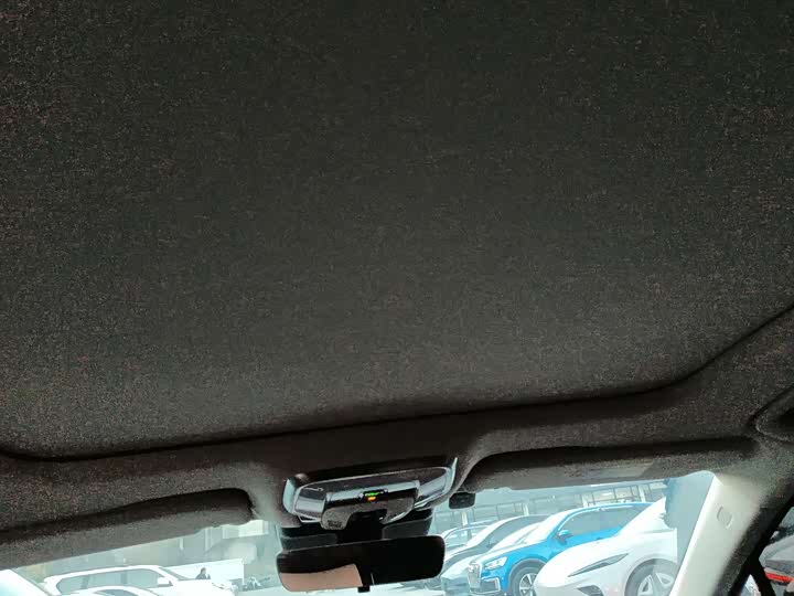 Фото 7 - Hongqi H5