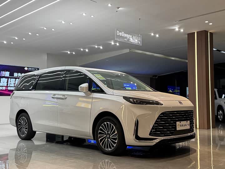 Фото 3 - Buick GL8 Hybrid