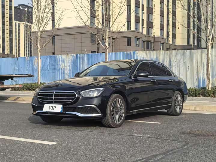 Фото 1 - Mercedes-Benz E-Class