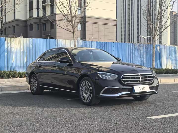 Фото 3 - Mercedes-Benz E-Class