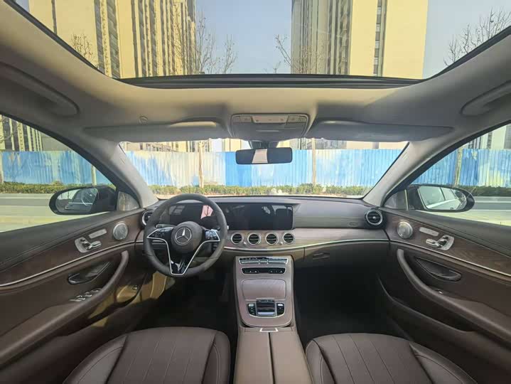 Фото 4 - Mercedes-Benz E-Class