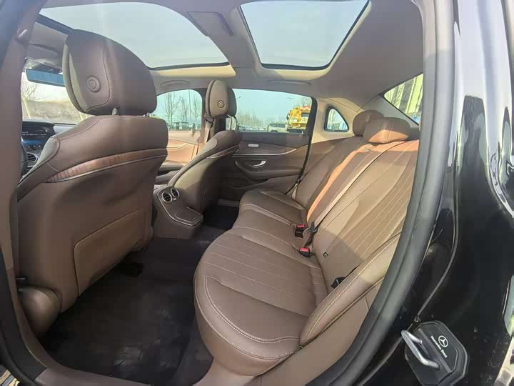 Фото 6 - Mercedes-Benz E-Class