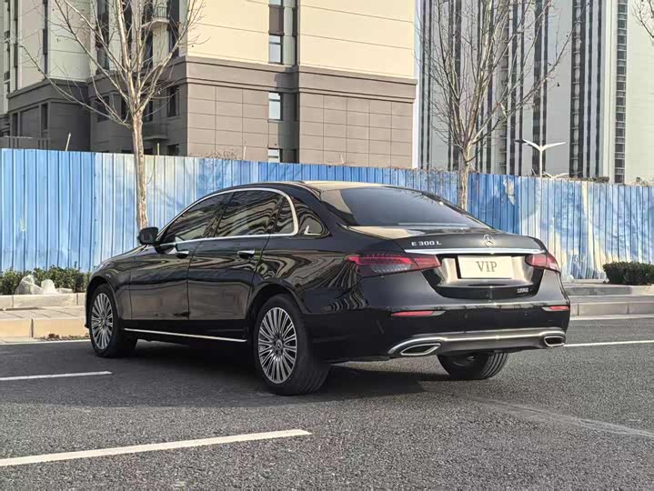 Фото 7 - Mercedes-Benz E-Class