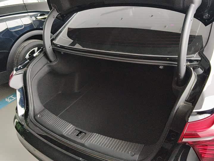 Фото 4 - Hongqi H5