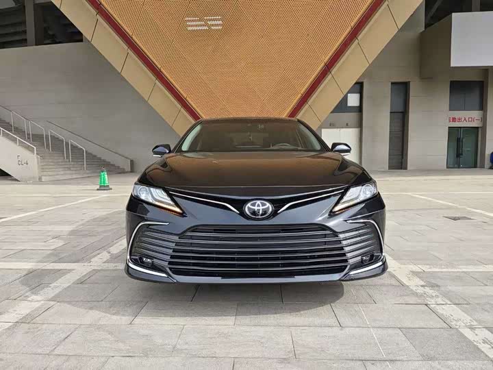 Фото 2 - Toyota Camry