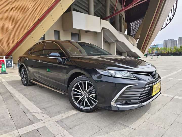 Фото 3 - Toyota Camry