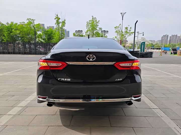 Фото 5 - Toyota Camry