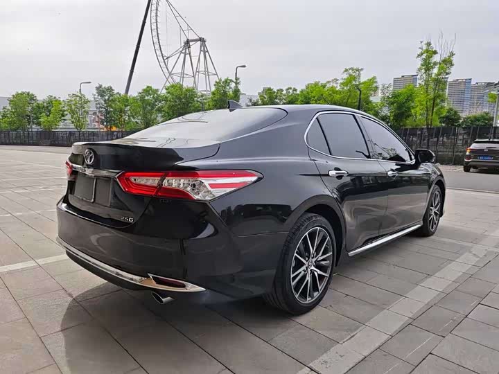 Фото 6 - Toyota Camry