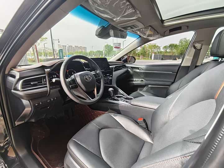 Фото 7 - Toyota Camry