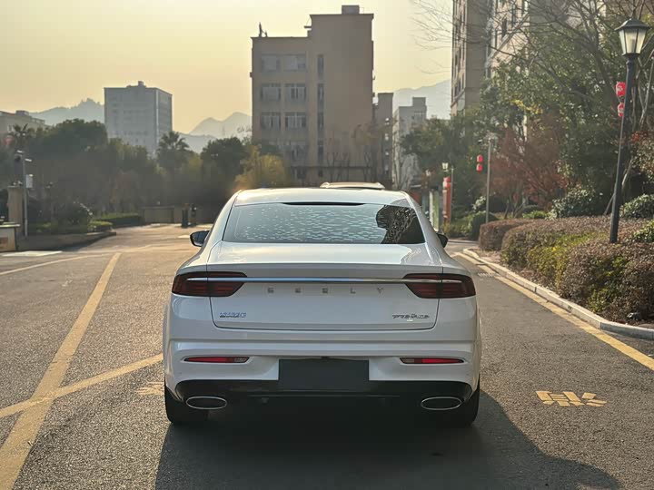 Фото 6 - Geely Preface