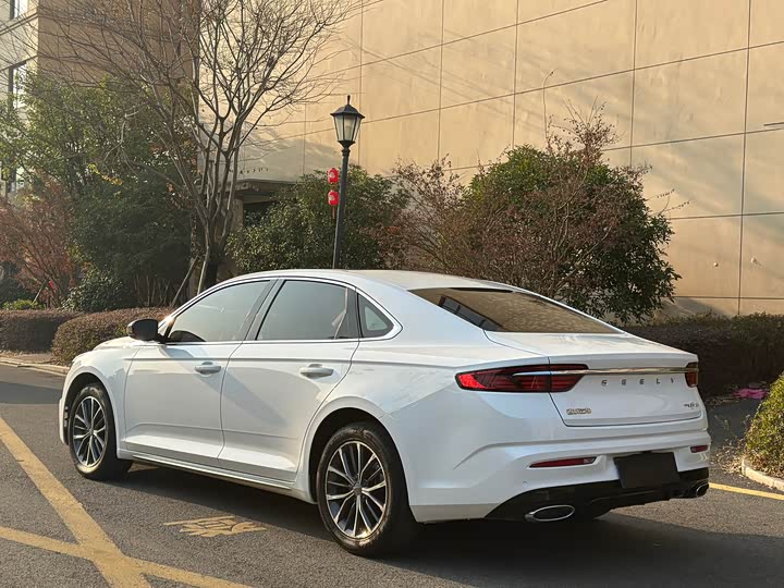 Фото 7 - Geely Preface