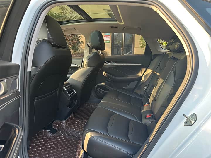 Фото 9 - Geely Preface