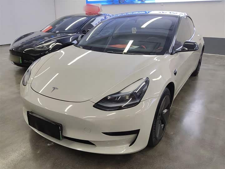 Фото 2 - Tesla Model 3