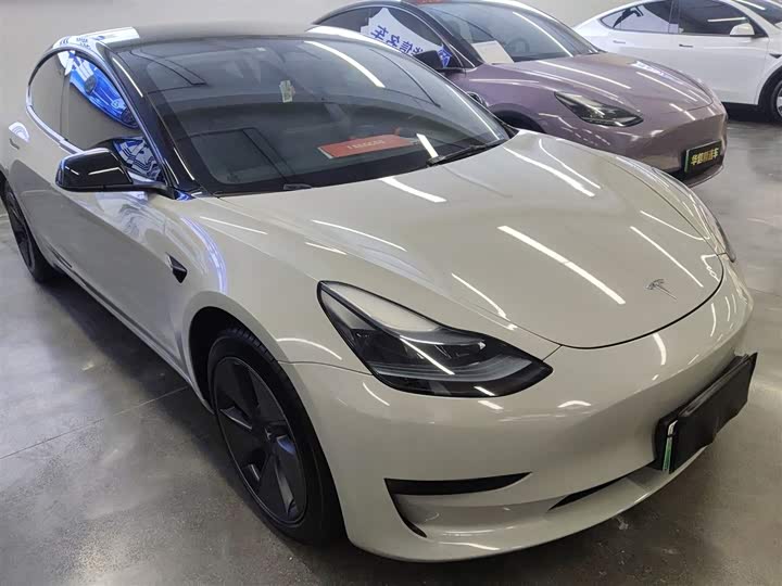Фото 4 - Tesla Model 3