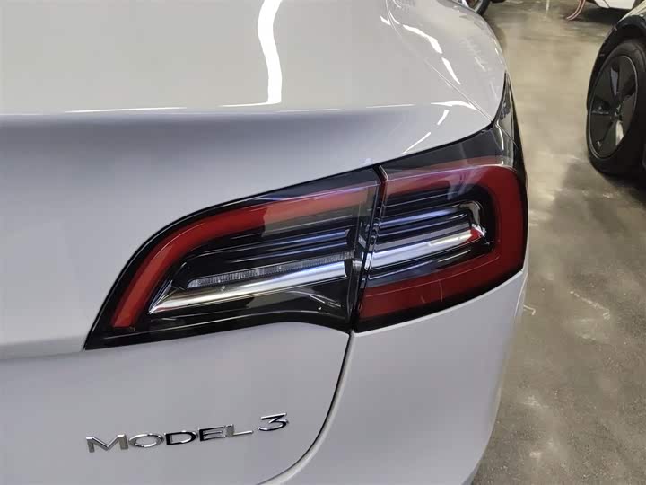 Фото 8 - Tesla Model 3