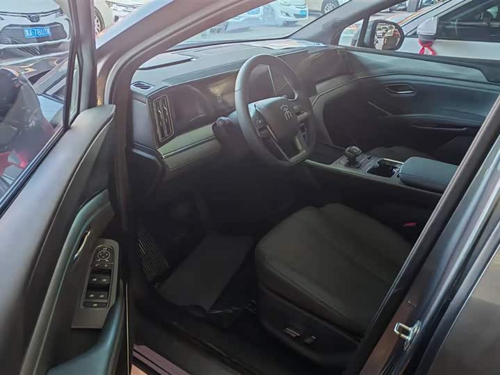 Фото 9 - BYD Song L DM-i Hybrid