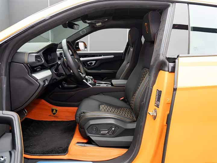 Фото 9 - Lamborghini Urus