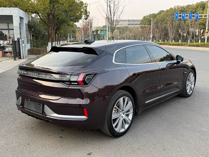 Фото 8 - Zeekr 001