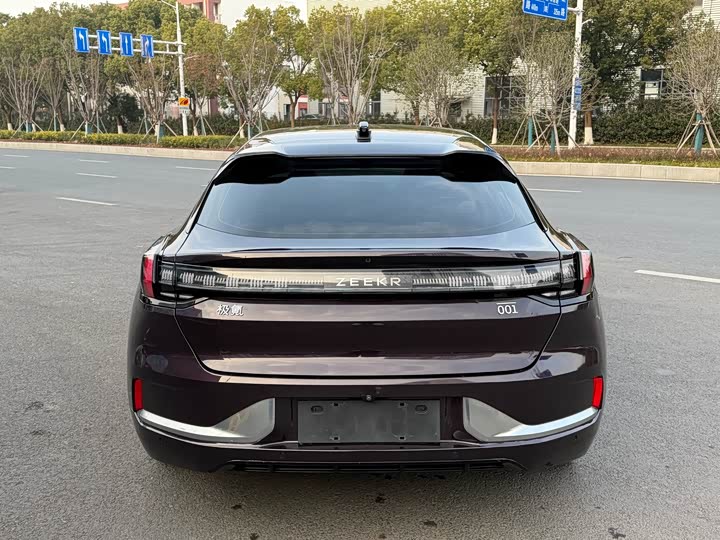 Фото 9 - Zeekr 001
