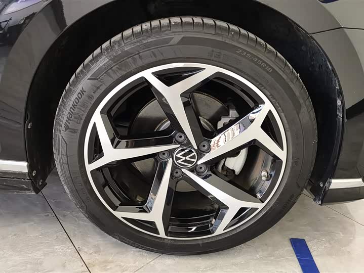 Фото 5 - Volkswagen Magotan