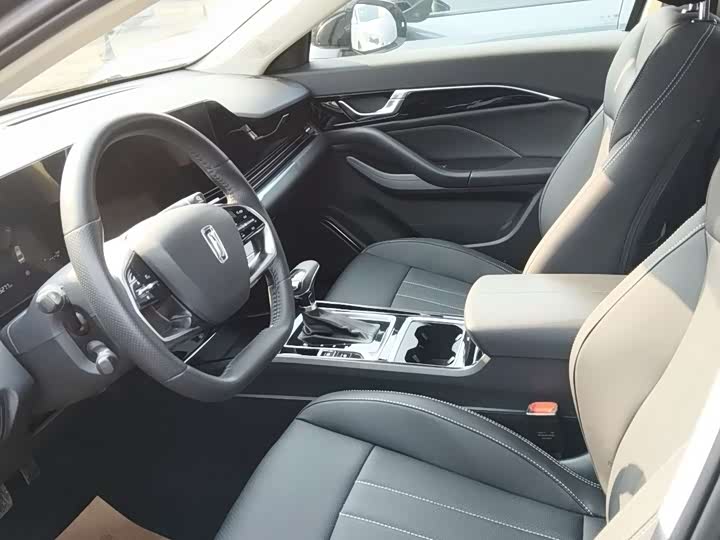 Фото 4 - Bestune B70