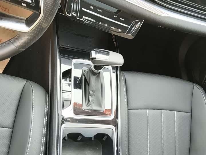 Фото 6 - Bestune B70