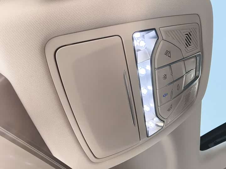 Фото 8 - Bestune B70