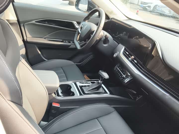 Фото 9 - Bestune B70