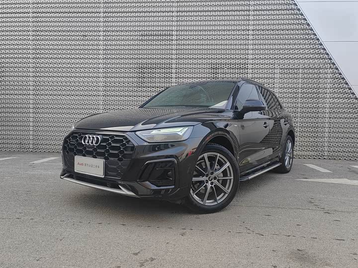 Фото 1 - Audi Q5L